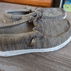 Hey Dude Men's Textured Gray Loafers